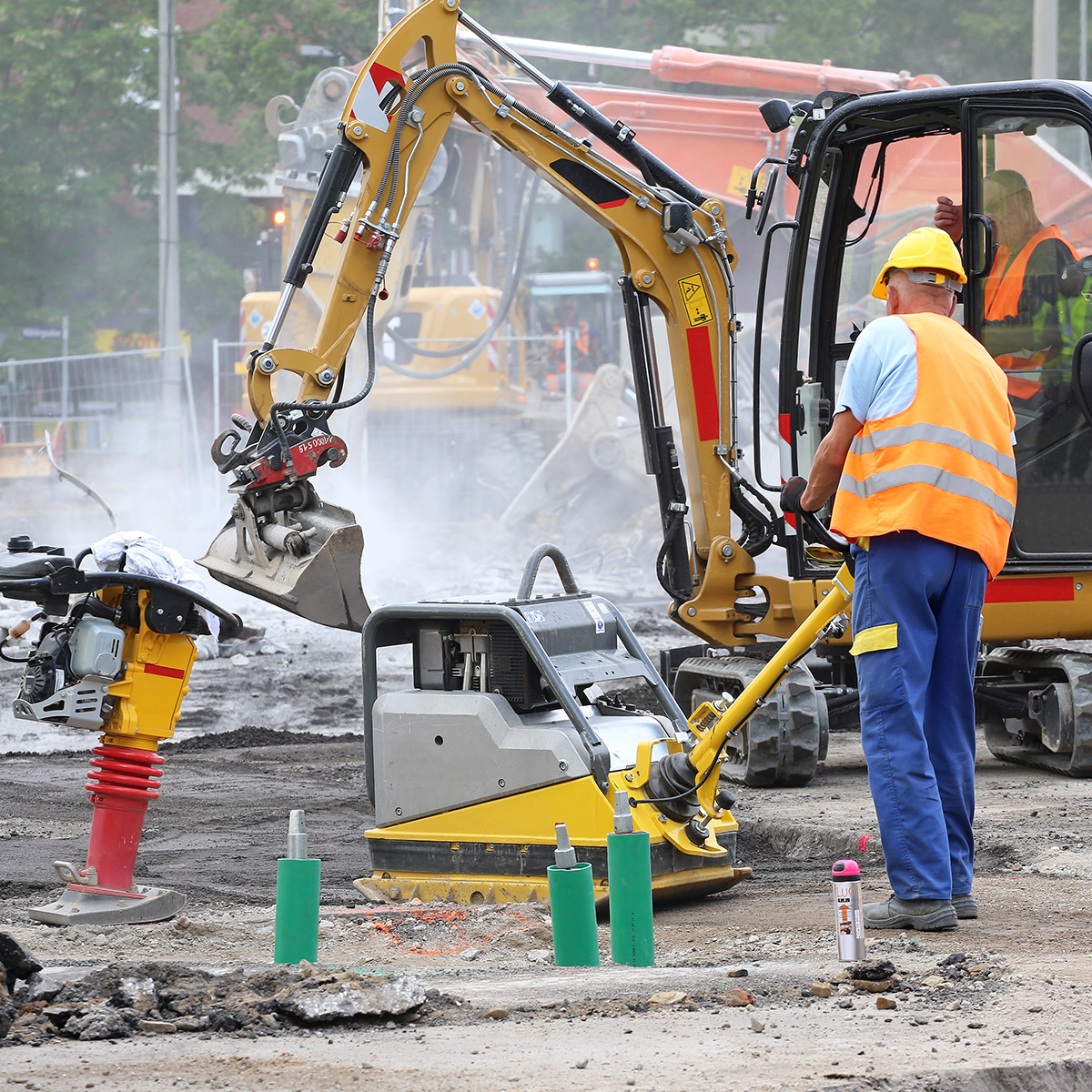 Straßenbauwerkzeuge im Einsatz